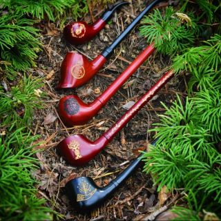 Novinky právě dorazily do Upinsmoke.cz! Přenes se do Středozemě s novou kolekcí ručně vyráběných dřevěných fajfek Shire...